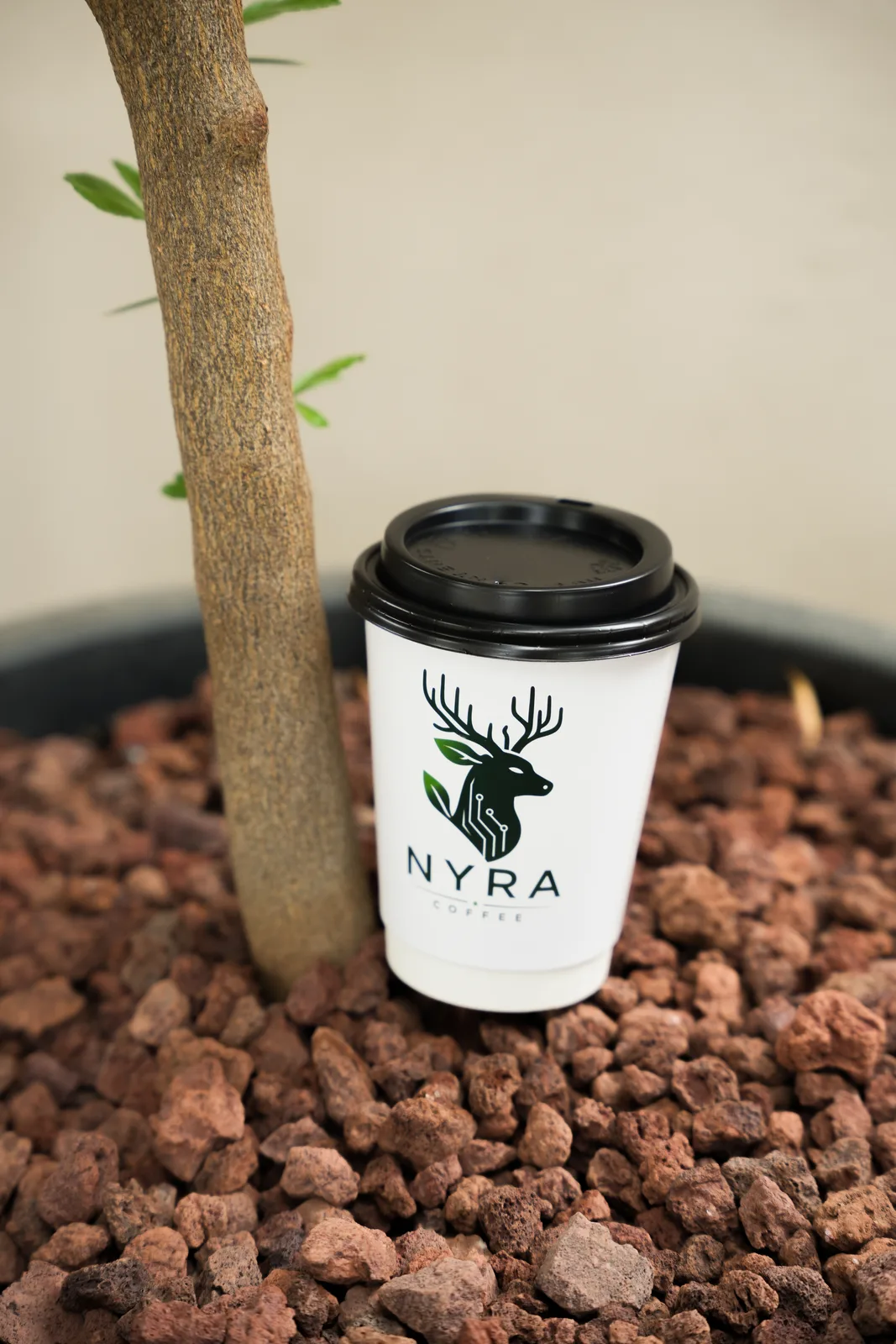 NYRA Coffee logolu kahve bardağı